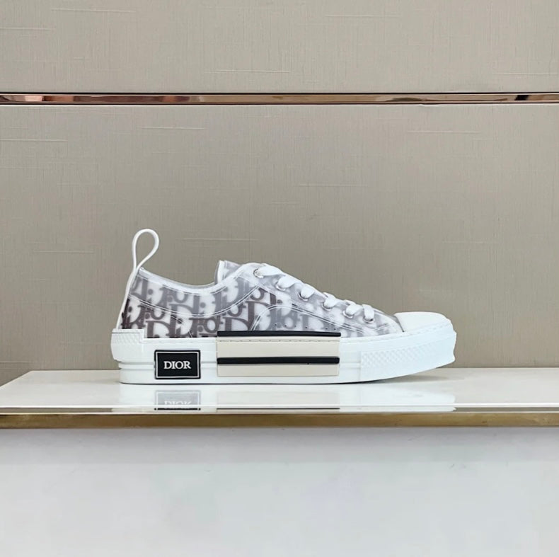 D Low Top Sneakers