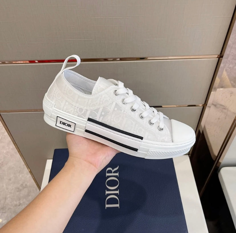 D Low Top Sneakers