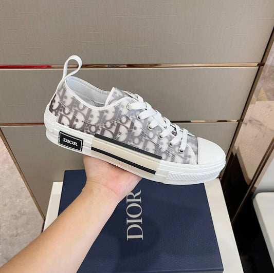 D Low Top Sneakers